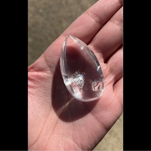 Clear Quartz 💧 Crystal - Picture 4 of 9